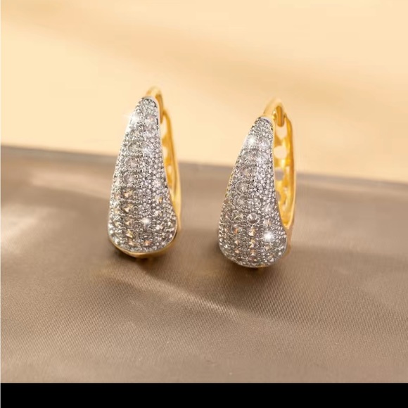 New Elegant 14K Gold Plated Sparkling Ladies Earrings - Picture 7 of 7